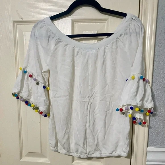 White off the shoulder Pom Pom sleeve boho Top - Picture 2 of 5